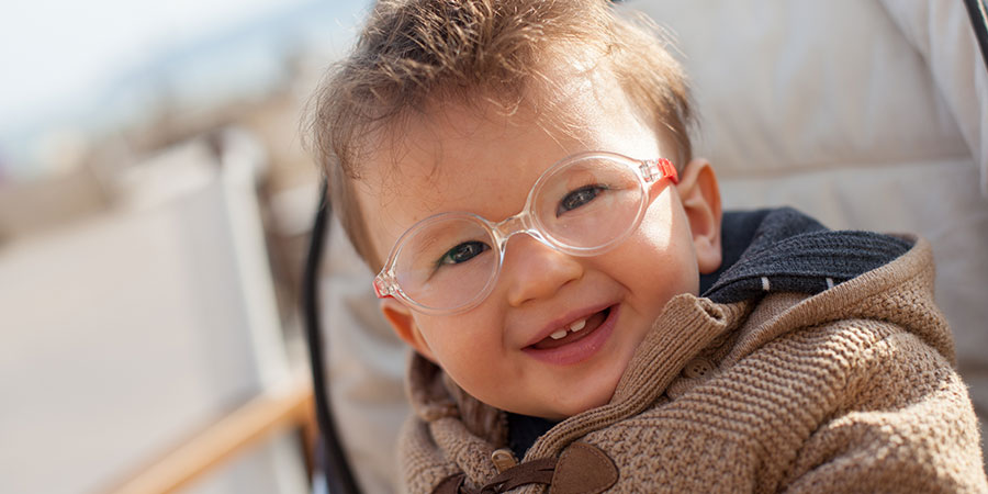 4 Probleme & Simptome de Vedere Care Iti Spun ca Ai Nevoie de Ochelari